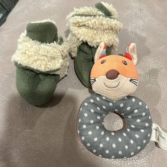 Zutano COZIE FLEECE BABY BOOTIE/Shoes 3M
Farm Buddies‎ Frenchy Fox OrganicRattle - Picture 1 of 6